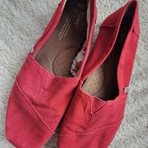 Toms